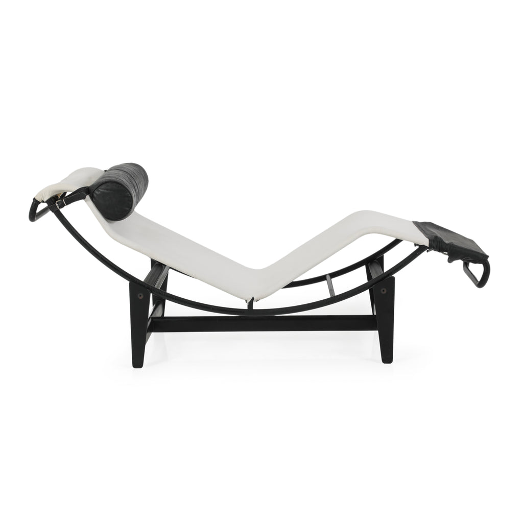 Black & White LC4 Chaise Lounge