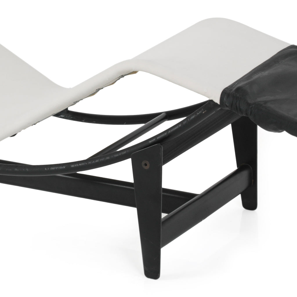 Black & White LC4 Chaise Lounge