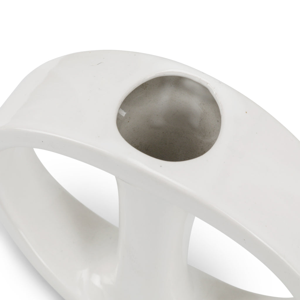 White Circular Ceramic Vase (A+D)