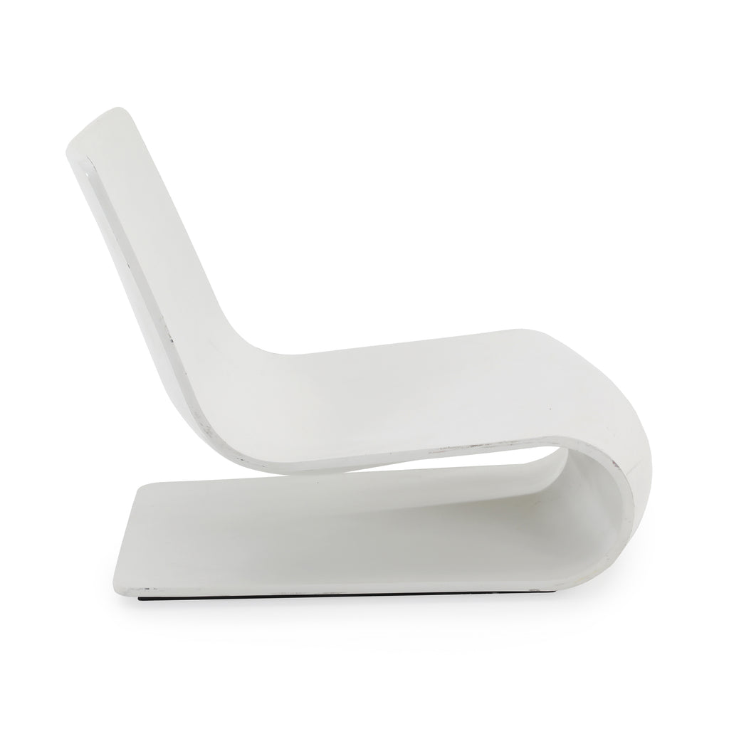 White Curved Mod Lounge Chair